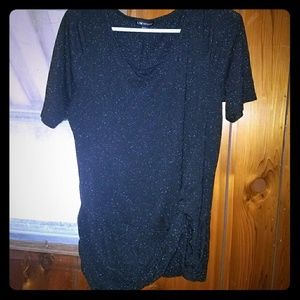Black cinched side tee